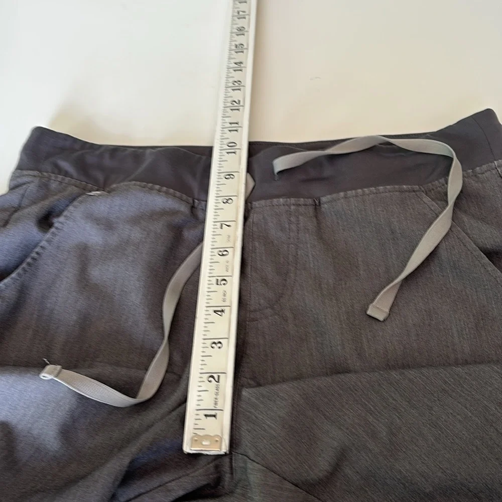 Figs Set of 2 Zamora Jogger Scrub Pants Grey #1670 6 Pockets Yoga Waist Size M - Picture 11 of 12